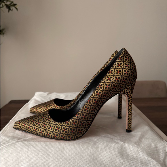 Manolo Blahnik Metallic Fabric Pumps - Picture 4 of 7